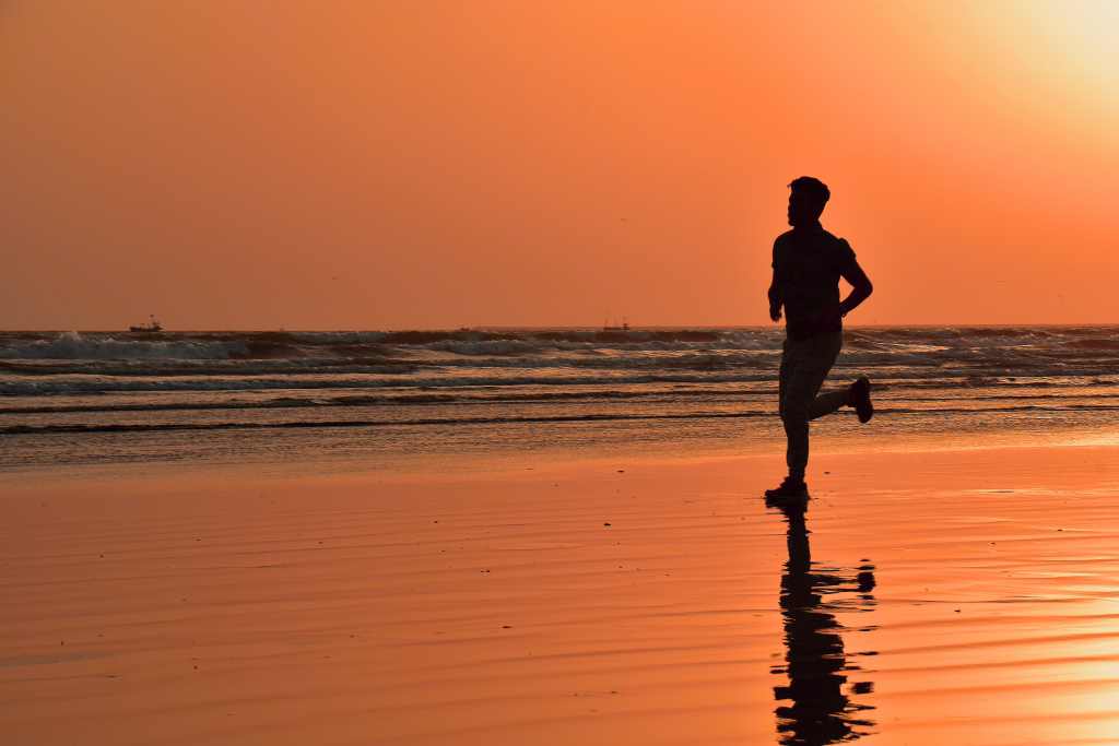 Travel pain free Sidcup holiday ergonomics guide beach running at sunset